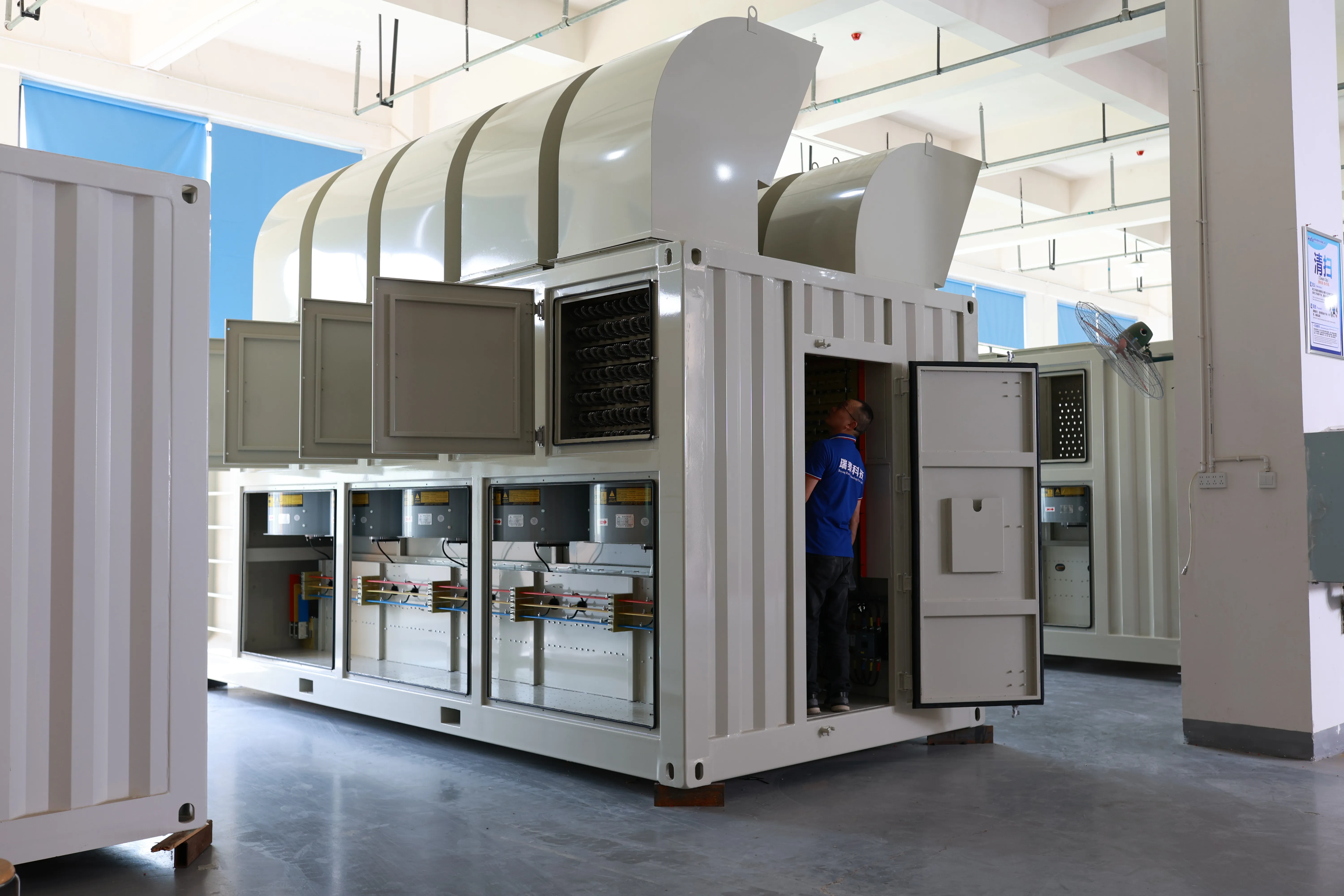 Rata successfully delivered eight 3600kW 960Vac resistive load banks for energy storage applications.